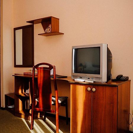 Dostyk Hotel Shymkent Bagian luar foto