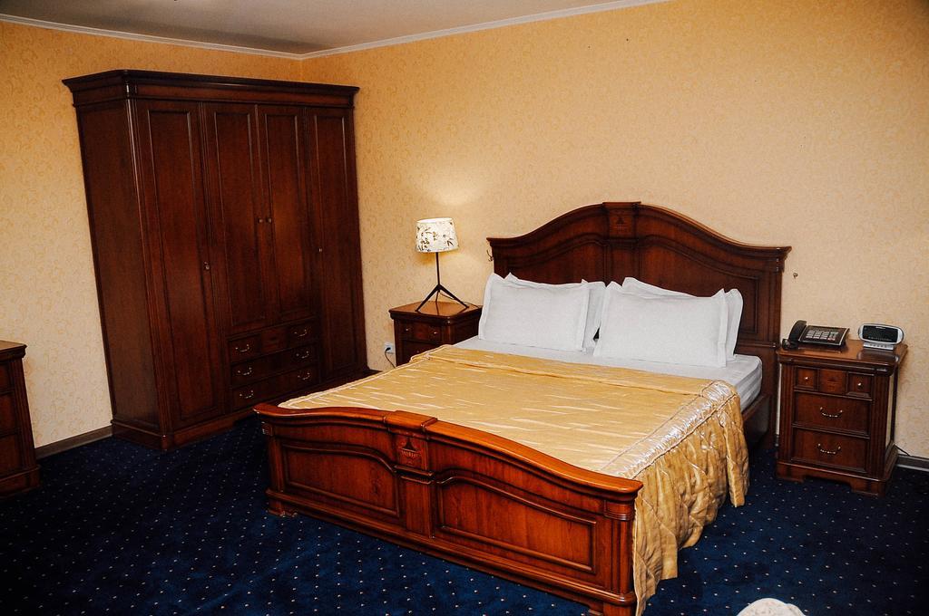 Dostyk Hotel Shymkent Bagian luar foto