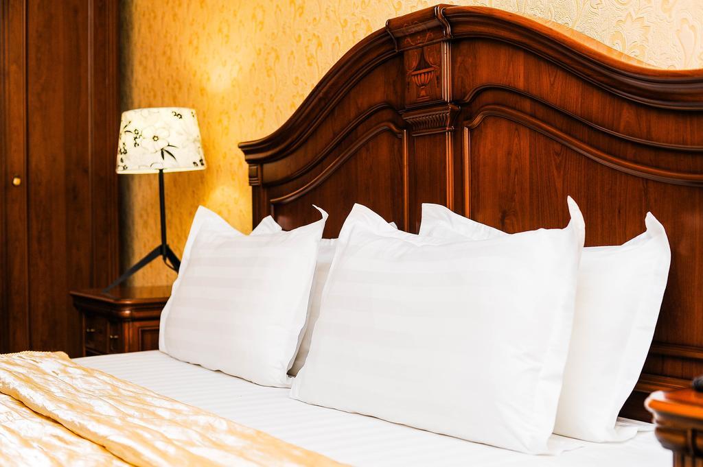 Dostyk Hotel Shymkent Bagian luar foto