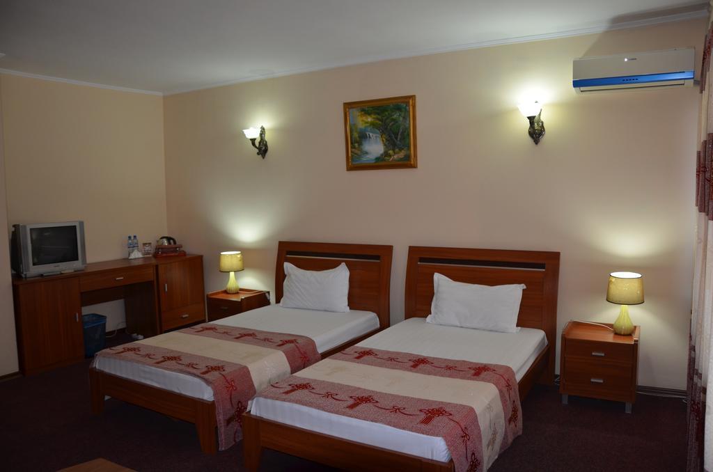 Dostyk Hotel Shymkent Bagian luar foto