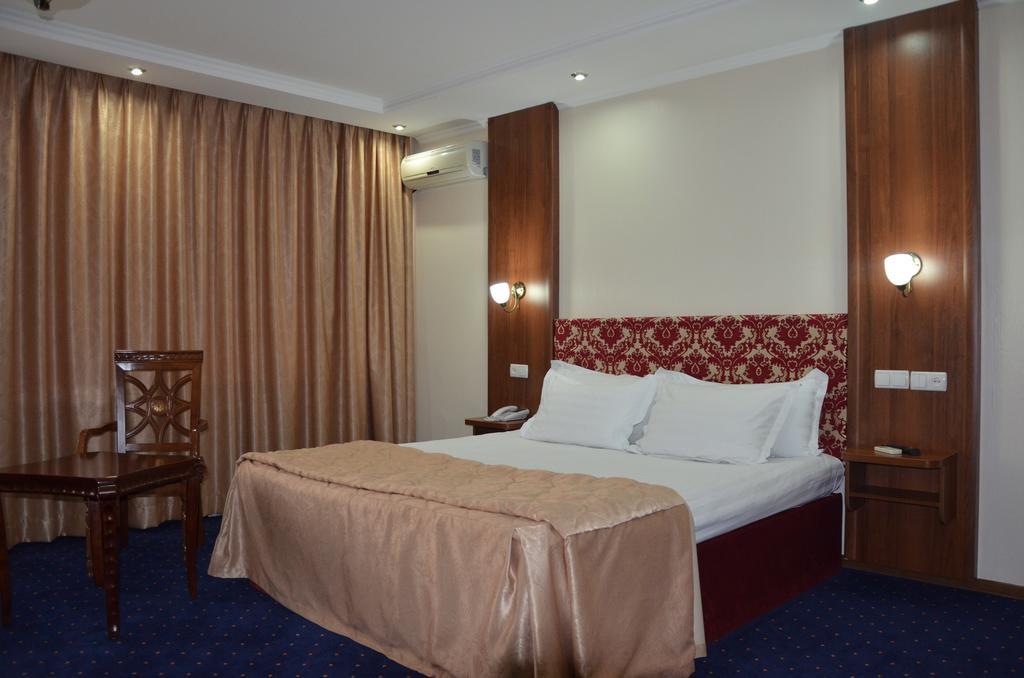 Dostyk Hotel Shymkent Bagian luar foto