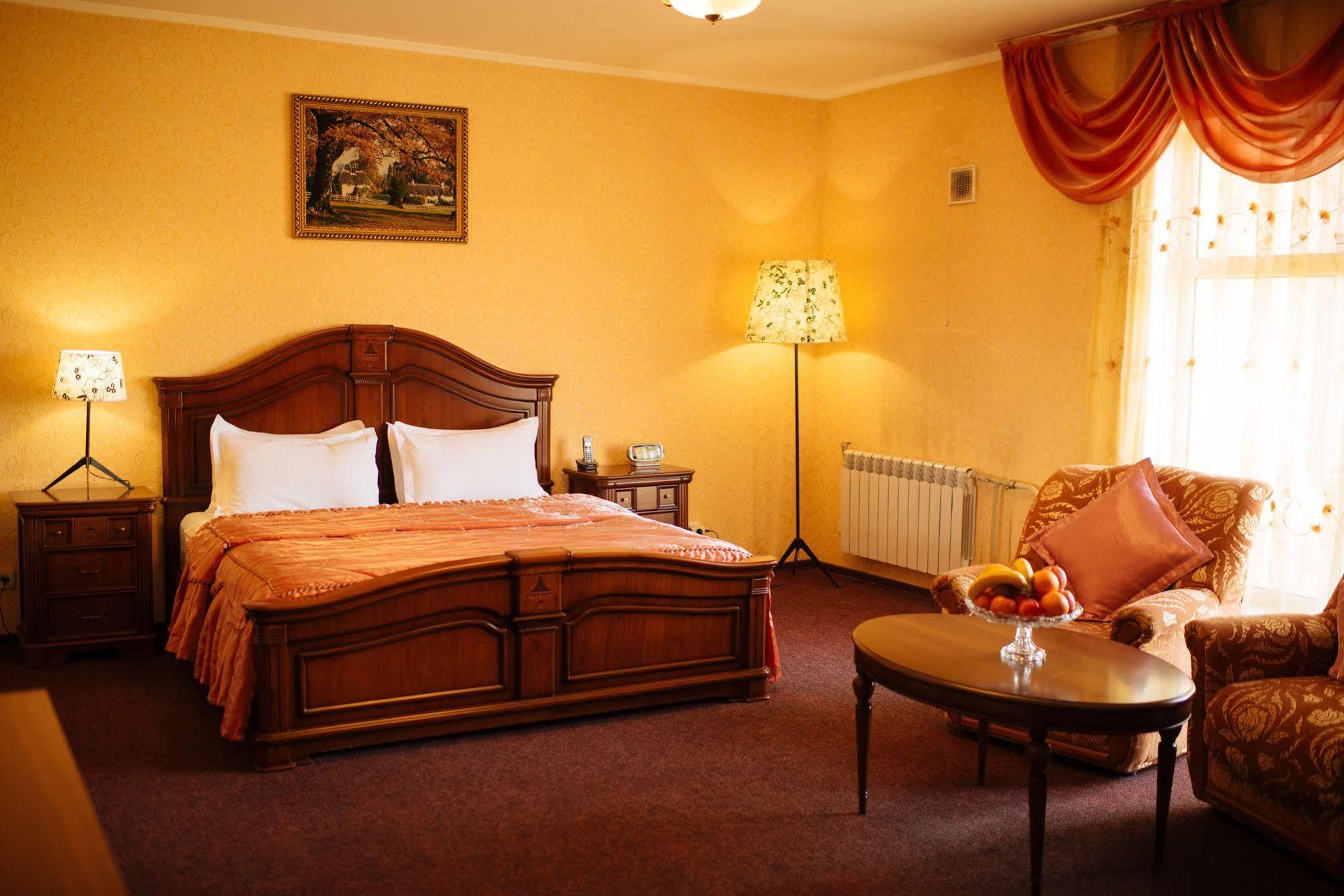 Dostyk Hotel Shymkent Bagian luar foto