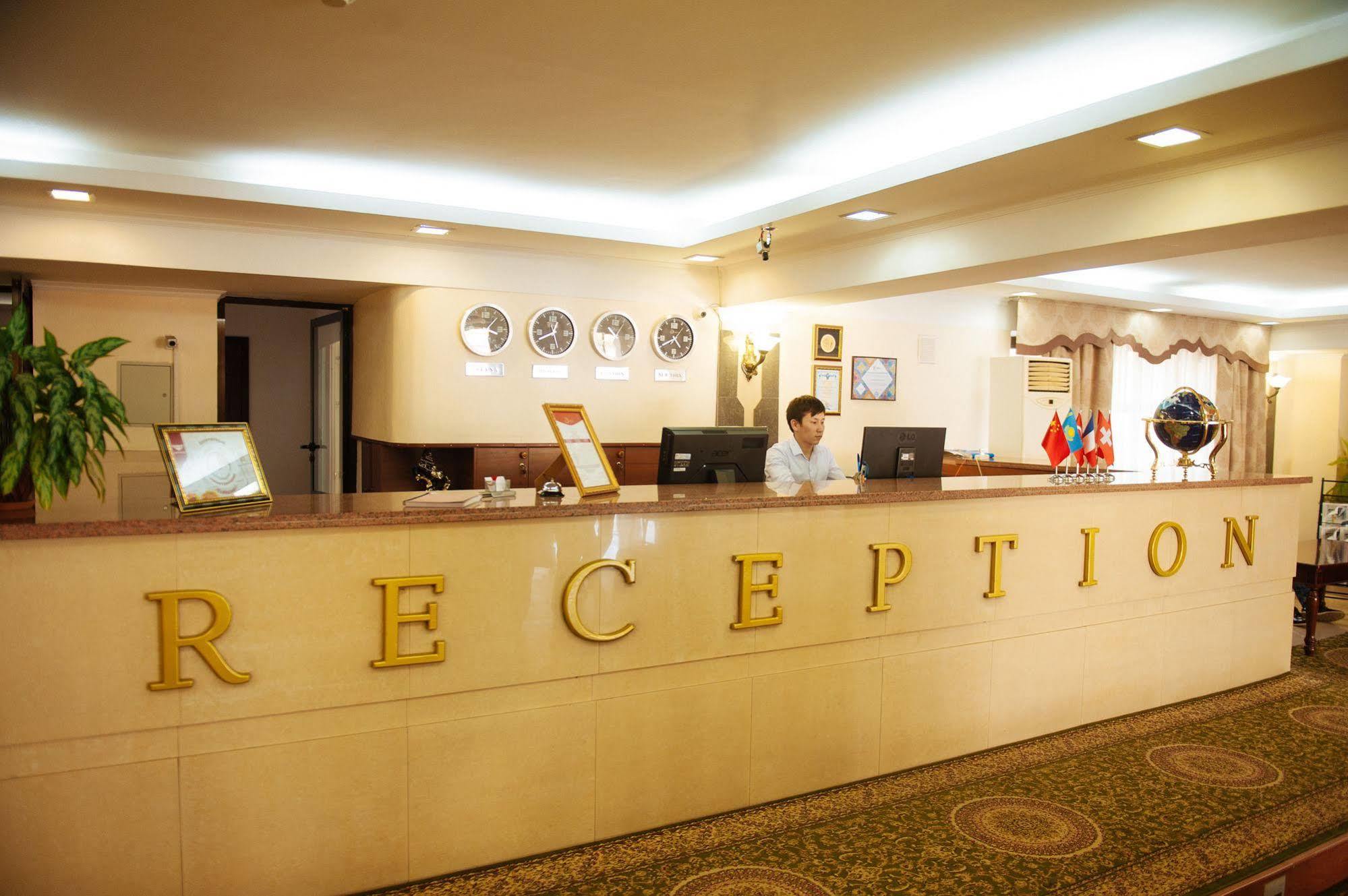 Dostyk Hotel Shymkent Bagian luar foto