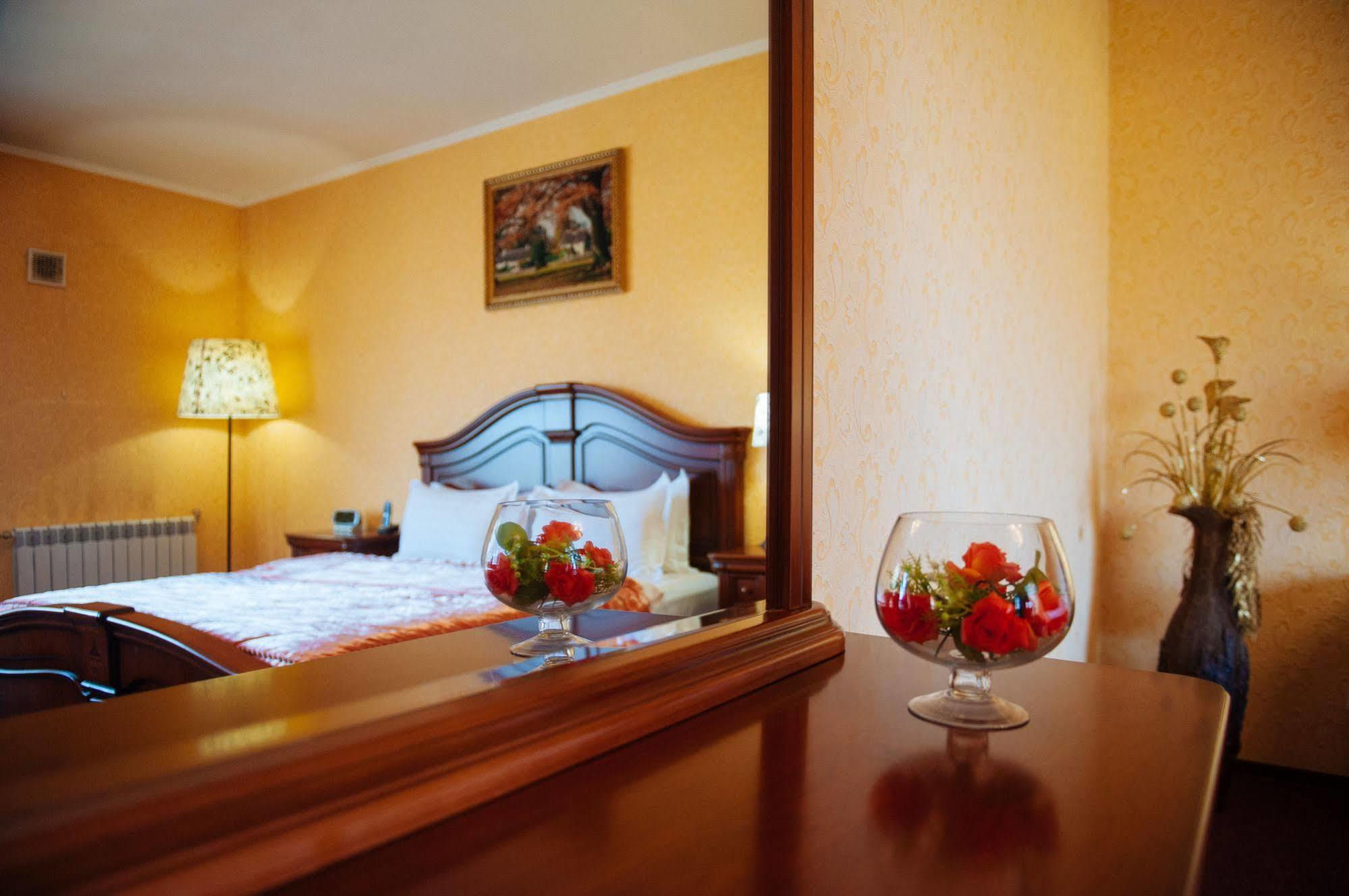 Dostyk Hotel Shymkent Bagian luar foto